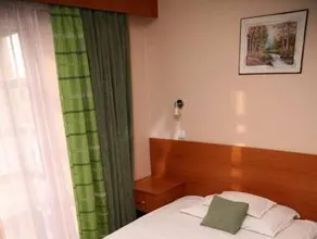 Lugas Hotel - Image 4