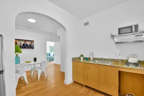 West Deco - Image 1