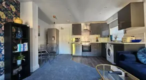StayZen Apartments - Free Parking & Private Garden Ground Floor Central Woking - Business & Leisure - Image 2