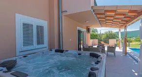 Voll ausgestattete Villa mit privatem Pool, Grill und Terrasse | Bergblick - Image 5