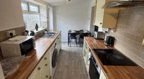 5 bedroom home in Filton - Image 3