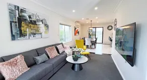 Doncaster Renovated 5BD/4BR Brick Home Parking WiFi - Image 3