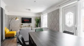 Boutique 3bd Opposite Etihad & Coop - Free Parking - Pool Table - Image 3