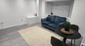 Slough Modern 1Bed Apt Free Parking, WiFi, Near Windsor, & Heathrow - Image 5