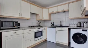 ST AUSTELL - Spacious Home, High Speed Wi-Fi, Free Parking, Garden - Image 2