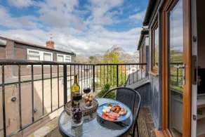 2 Bed Apartment - Cardiff City Centre - Free Parking - Image 3