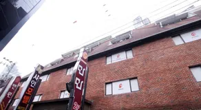 Shine Motel - Image 5