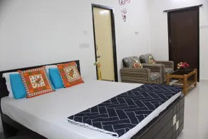 Cozy Room with Kitchen/Airport Pickup & Drop/Porur - Image 5