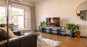 2 bedroom Apartment in Ashfield, 200m to train station,Free Parking - Image 4
