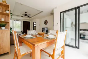 Cozy 3 bedroom town house 800m to beach - Image 3