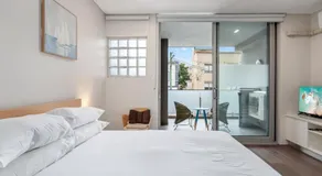 Bright Studio with Balcony near Coogee Beach - Image 2
