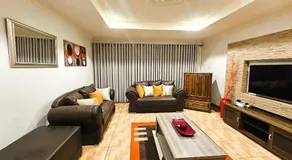 Grey Oak Holiday House - Image 2