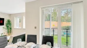 2BR Flat Prime location Free parking long stays - Image 5