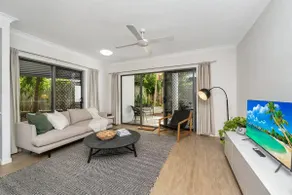 The Strand - 2BR Boutique Unit Across From Beach - Image 2