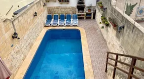 Pretty Villa & Private Pool - Image 4