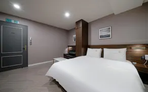 H Moment Hotel - Image 2
