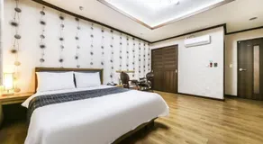 Modern Business Hotel - Image 2