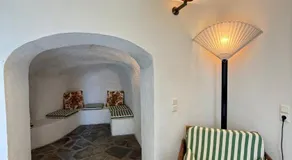 Garden View Traditional House - Image 2