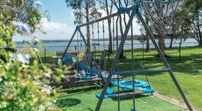 Getaway Lakefront Environmental House on Lake Macquarie with Water View - Image 5