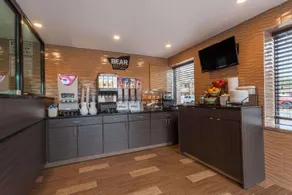 Travelodge by Wyndham South Hackensack - Image 4