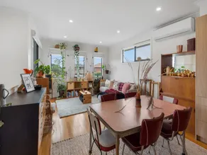 Charming Retro Townhouse in Vibrant Coburg - Image 5