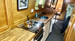 Daisy Mutler Holiday Boat Hire - Image 3