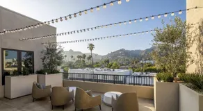 Snazzy 3BR Apt Hollywood with Pool & Spa - Image 5