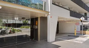 Port Melbourne 2BR Apt Coastal Views Walk to Beach - Image 5
