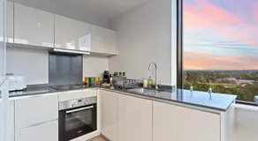 Heathrow Apartment Sleeps 4 - Image 5