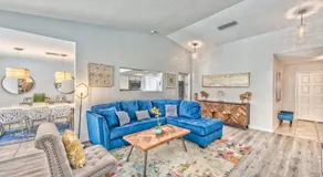 Charming & Stylish home, near golf course! - Image 3