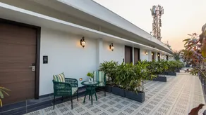 Saltstayz Autograph - Connaught Place - Image 5