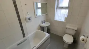 SELF CHECK IN APARTMENT in CENTRAL DONCASTER - Image 5