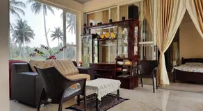 Glass house - Image 2