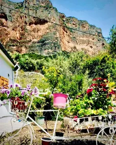 Kathys rock house - Image 4