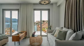 Trizonia Mare Suites - Image 2