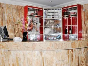RoyalView Hotel and Suites -Guest Room - Image 4