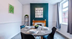Comfortable 2 Bedroom Home Sleeps 4 With WiFi - Image 3