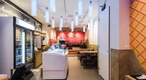 Hostel Warmoes Amsterdam - Image 5