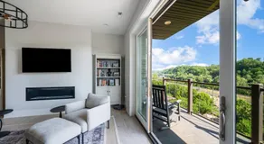 Luxury Downtown Loft - Balcony and Rooftop Bar! - Image 3