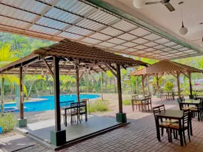 Teluk Batik Holiday Apartment - Image 4