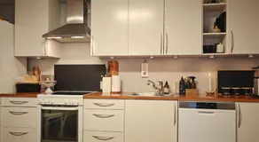 Bright & Spacious Apartment by the Sea, Free Parking, 10min to Airport, 12min to Ålesund - Image 3
