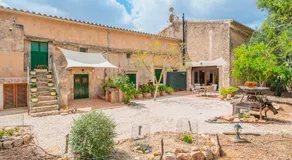 Merveilleuse villa adaptée aux familles avec internet haut débit, piscine privée et jardin | Vue jardin | Adaptée au travail à distance - Image 5