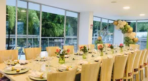 LUXURY Hotel - Image 2