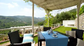 casa con mini piscina, giardino e area giochi per bambini - Image 2