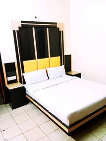 Hotel Queen Palace Guest House - Image 4