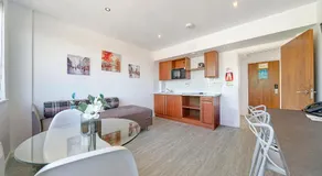 Finest Retreats - Chelsea Apartments, Deluxe Studio - Image 4