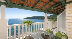 Superb Beachfront Luxury Seaview with Private Beach - Image 3