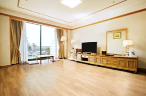 JH LEGEND HOTEL - Image 4