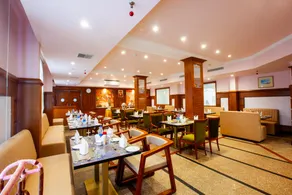 Holiday Hotel - Image 2