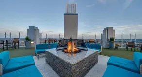 Condo in downtown oak city highrise - Image 1